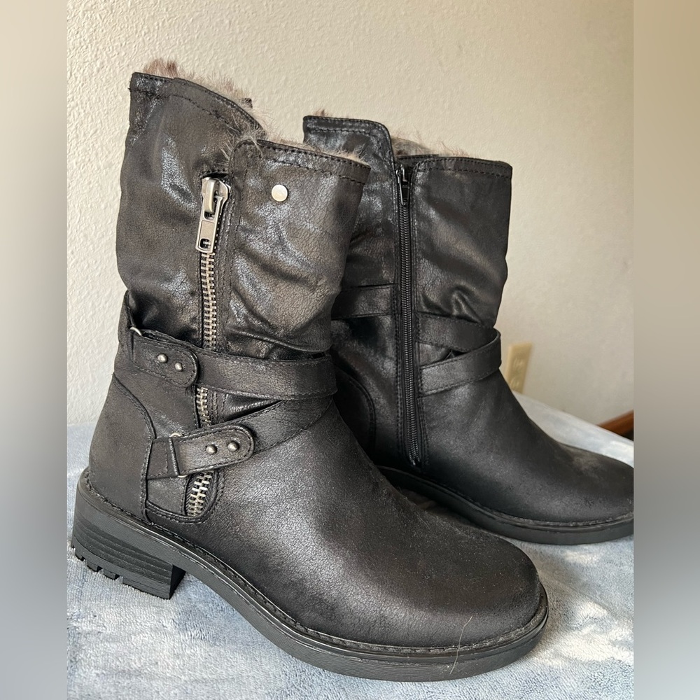 NWOT B52’s Bill boxer boots w faux fur lining sz9